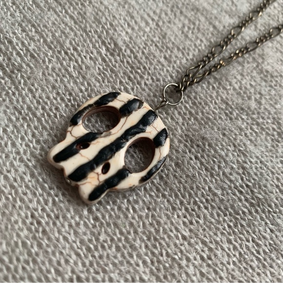 💀 Handmade - Skull long necklace - ruban beads fabric - black white - Picture 4 of 9